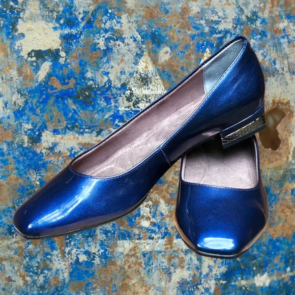 J Renee Elegant Navy Blue Women's Loafers - Picture 1 of 7